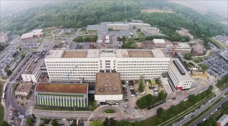 بروكسيل.. مستشفى يطرد مريضة من أصل مغربي تنزف بعد رفضها الحديث بالفلامانية