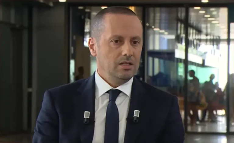 وزير الصحة يكشف عن حوافز لتثبيت الأطر الطبية في المناطق النائية