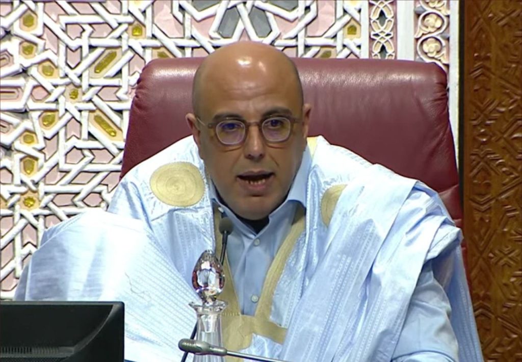 ولد الرشيد بلباسه الصحراوي المميز: “ما تحقق في أقاليمنا الجنوبية يبعث على الفخر”