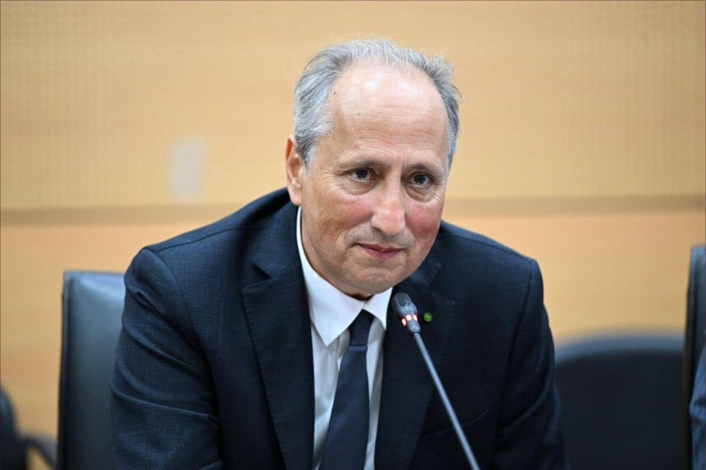 برادة يوضح موقفه من الجدل حول وضعه القانوني في شركتين خاصتين