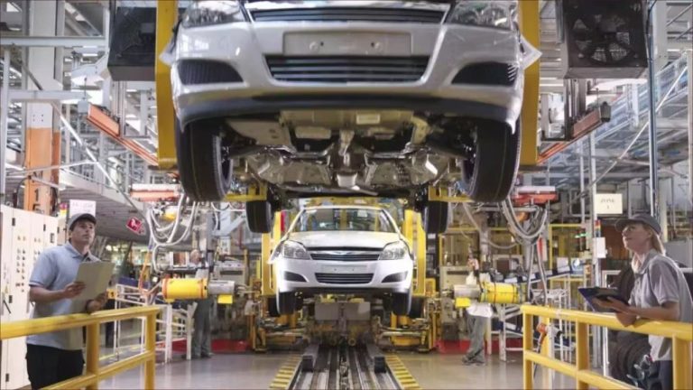 المغرب يتصدر صناعة السيارات في إفريقيا ويهدد المنافسة الأوروبية