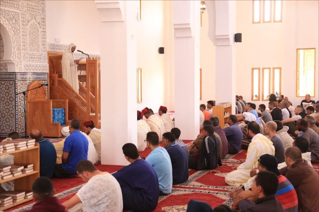 وزارة الأوقاف تعمم خطبة الجمعة حول "وجوب الانخراط في الشأن العام"