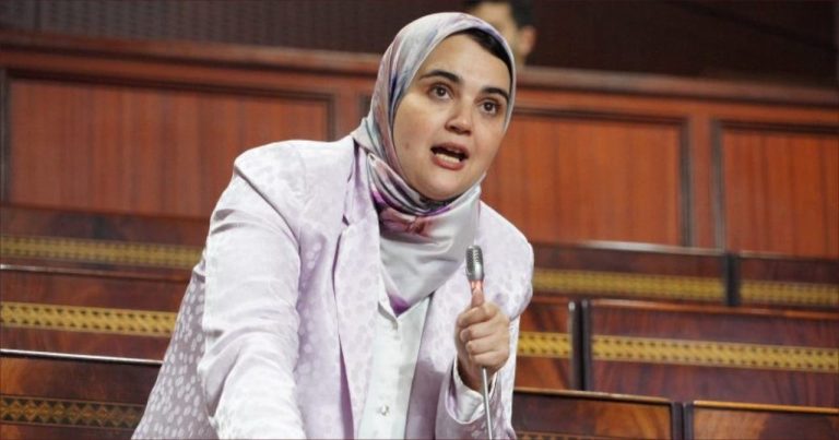 برلمانية مغربية تحذر من تأثير "تيك توك" على الأطفال بعد طلب ابنتها إنشاء حساب لتحقيق الربح