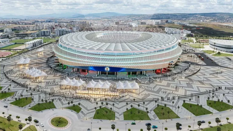 وفاة عامل بملعب طنجة إثر سقوطه أثناء العمل