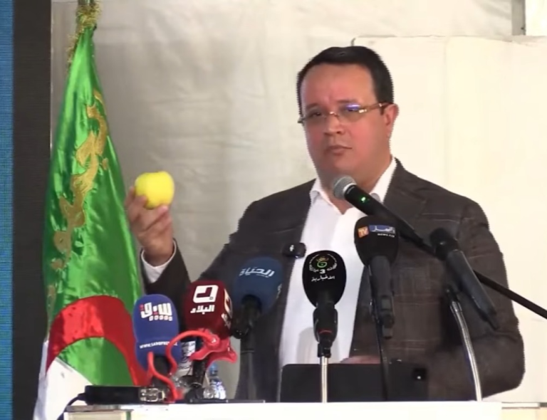 تفاحة الأوراس تتحول إلى رمز "الكرامة الوطنية" في تصريحات أمين عام حزب جزائري