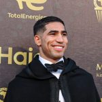 حكيمي يعرب عن أمله بالفوز بالكرة الذهبية الإفريقية بعد حضوره حفل "الكاف"