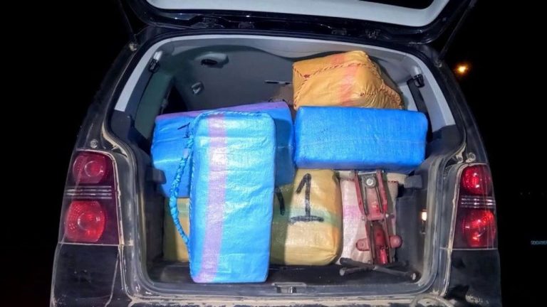 إحباط تهريب مخدرات بمراكش: تنسيق أمني يطيح بسيارة محملة بالشيرا