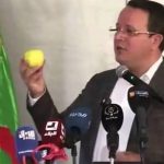 "تفاحة بودن" تثير جدلاً واسعًا في الجزائر: أمين عام حزب يجهل التاريخ والجغرافيا