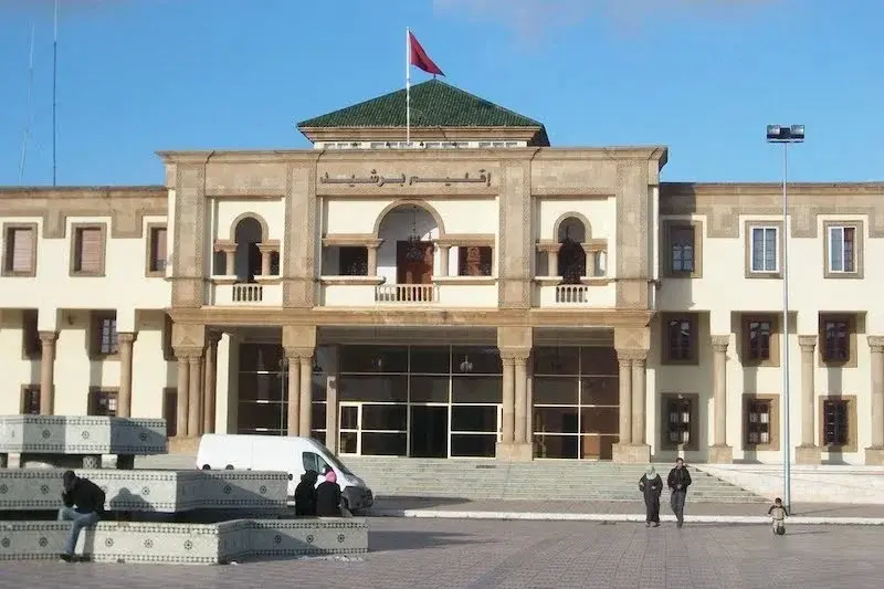 عزل رئيس جماعة برشيد ونوابه بسبب "اختلالات خطيرة"