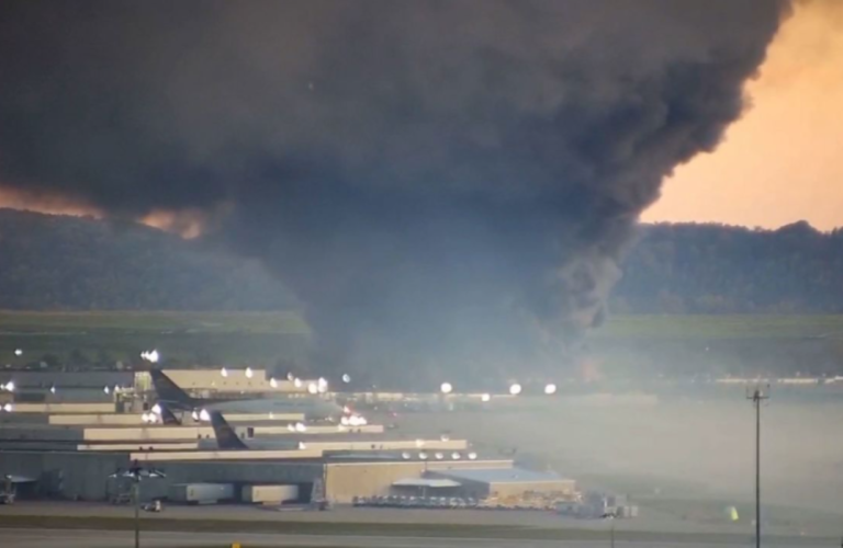 مصرع 7 أشخاص في تحطم طائرة شحن لـ"UPS" بأمريكا