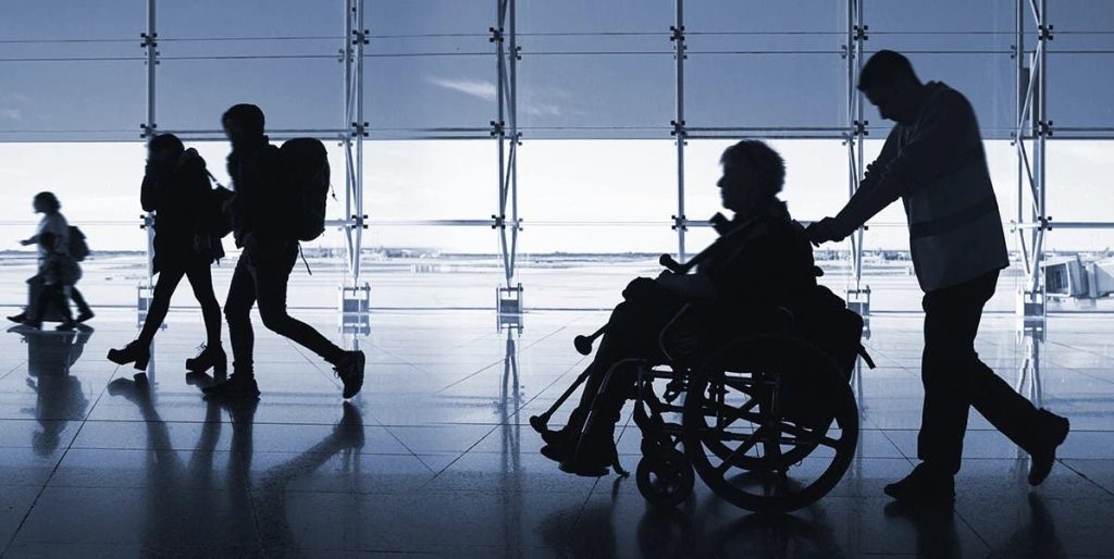 مطارات المغرب: غياب الكراسي المتحركة يثير استياء المسافرين ذوي الإعاقة