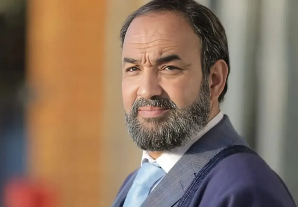 رشيد الوالي يوبخ مروجي شائعة وفاة والده ويدعو إلى التحقق من الأخبار