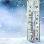 طقس الجمعة: ضباب وصقيع يلفان مناطق واسعة بالمغرب