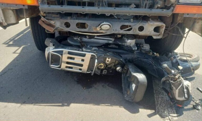 مصرع شاب في حادثة سير مميتة إثر اصطدام شاحنة بدراجته النارية بضواحي مراكش